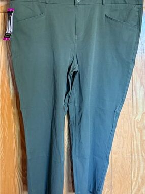 Women’s Banana Republic Cropped Green Cotton Pants - Size 20